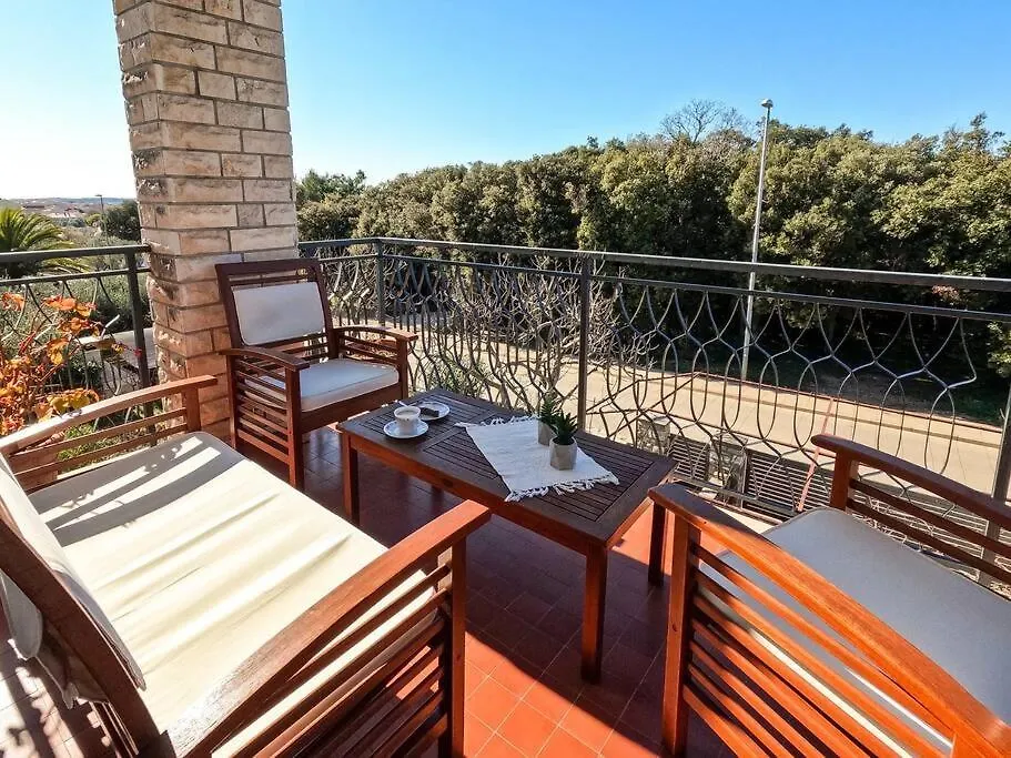 Apartment Margi Pula 0*,