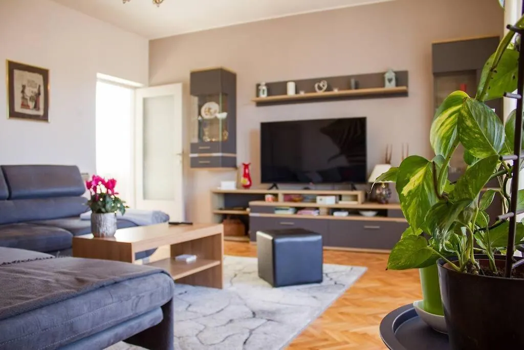 Apartment Margi Pula 0*,  Croatia
