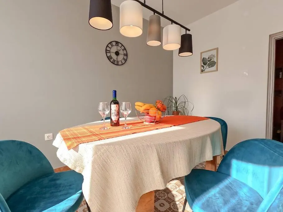 Apartment Margi Pula 0*,